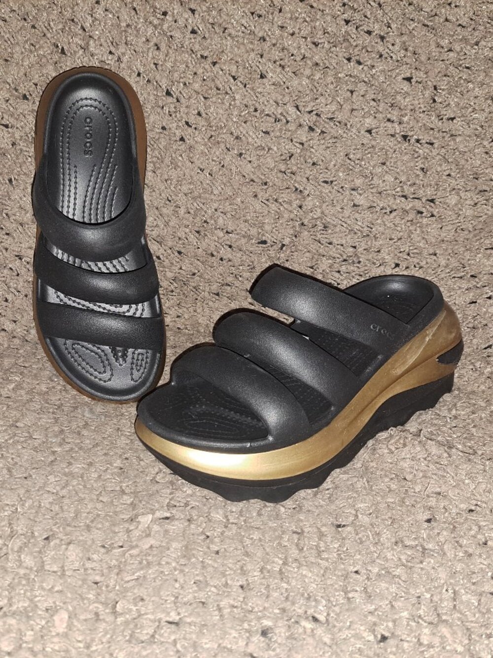 CROCS-Mega Crush Metallic Triple Strap Platform Sandals-Sz 7-New/Small Defect
